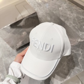 Бейсболка Fendi FF [Преимущества по сравнению с другими бейсболка
