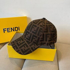 Бейсболка FENDI из серии Old Flower. Классическая модель FF, элег