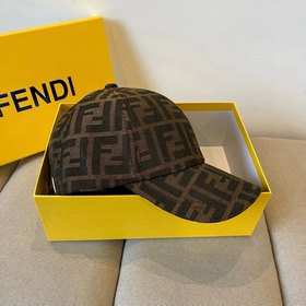 Бейсболка FENDI из серии Old Flower. Классическая модель FF, элег