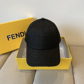 Бейсболка FENDI из серии Old Flower. Классическая модель FF, элег
