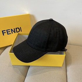 Бейсболка FENDI из серии Old Flower. Классическая модель FF, элег