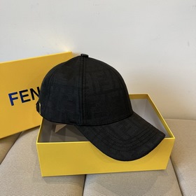 Бейсболка FENDI из серии Old Flower. Классическая модель FF, элег