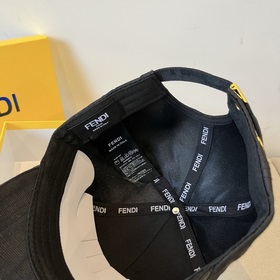 Бейсболка FENDI из серии Old Flower. Классическая модель FF, элег