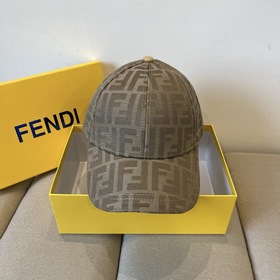 Бейсболка FENDI из серии Old Flower. Классическая модель FF, элег