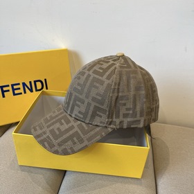 Бейсболка FENDI из серии Old Flower. Классическая модель FF, элег