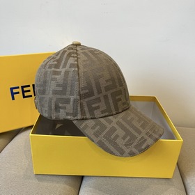 Бейсболка FENDI из серии Old Flower. Классическая модель FF, элег