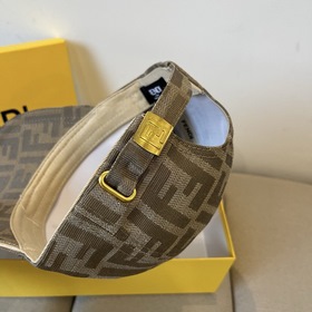 Бейсболка FENDI из серии Old Flower. Классическая модель FF, элег