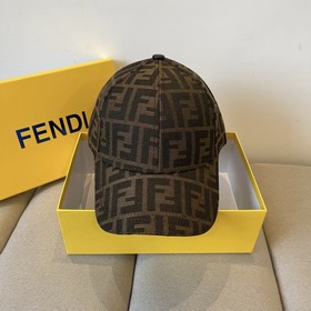Бейсболка FENDI из серии Old Flower. Классическая модель FF, элег