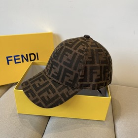 Бейсболка FENDI из серии Old Flower. Классическая модель FF, элег