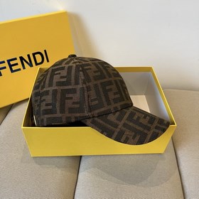 Бейсболка FENDI из серии Old Flower. Классическая модель FF, элег