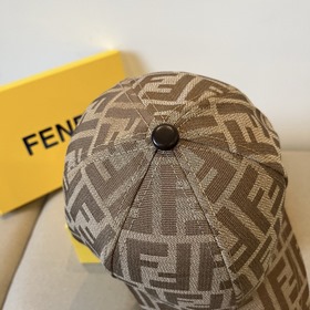 Бейсболка FENDI из серии Old Flower. Классическая модель FF, элег