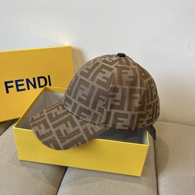 Бейсболка FENDI из серии Old Flower. Классическая модель FF, элег