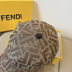Бейсболка FENDI из серии Old Flower. Классическая модель FF, элег