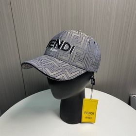Бейсболка FENDI из серии Old Flower. Классическая модель FF, элег