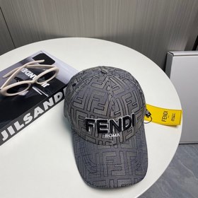 Бейсболка FENDI из серии Old Flower. Классическая модель FF, элег