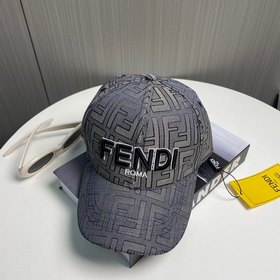 Бейсболка FENDI из серии Old Flower. Классическая модель FF, элег