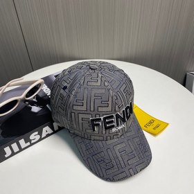 Бейсболка FENDI из серии Old Flower. Классическая модель FF, элег