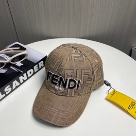 Бейсболка FENDI из серии Old Flower. Классическая модель FF, элег