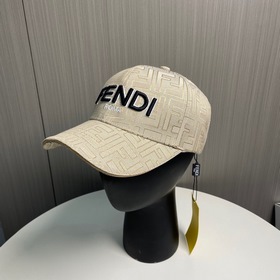 Бейсболка FENDI из серии Old Flower. Классическая модель с логоти