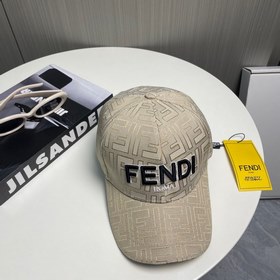 Бейсболка FENDI из серии Old Flower. Классическая модель с логоти