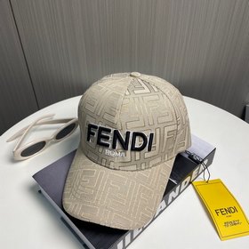 Бейсболка FENDI из серии Old Flower. Классическая модель с логоти