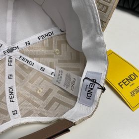 Бейсболка FENDI из серии Old Flower. Классическая модель с логоти