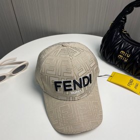 Бейсболка FENDI из серии Old Flower. Классическая модель с логоти