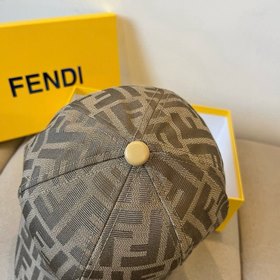 Бейсболка FENDI из серии Old Flower. Классическая модель FF, элег