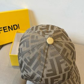 Бейсболка FENDI из серии Old Flower. Классическая модель FF, элег