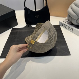 Бейсболка FENDI из серии Old Flower. Классическая модель FF, элег