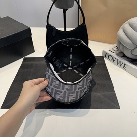 Бейсболка FENDI из серии Old Flower. Классическая модель FF, элег