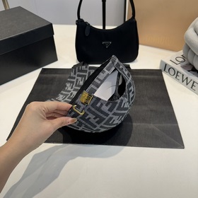 Бейсболка FENDI из серии Old Flower. Классическая модель FF, элег
