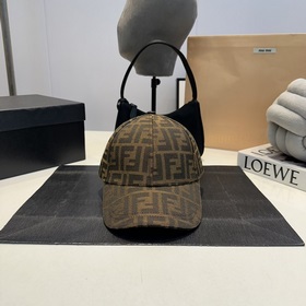 Бейсболка FENDI из серии Old Flower. Классическая модель FF, элег