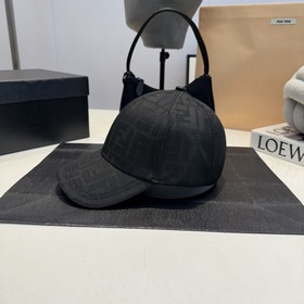 Бейсболка FENDI из серии Old Flower. Классическая модель FF, элег