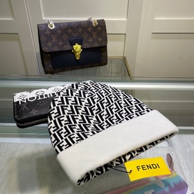 FENDI Оригинальная шапка с официального сайта Новинка [С любовью]
