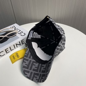 Бейсболка FENDI из серии Old Flower. Классическая модель FF, элег