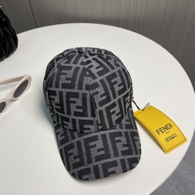 Бейсболка FENDI из серии Old Flower. Классическая модель FF, элег
