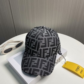 Бейсболка FENDI из серии Old Flower. Классическая модель FF, элег
