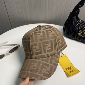 Бейсболка FENDI из серии Old Flower. Классическая модель FF, элег