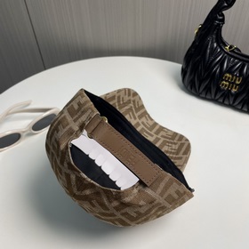 Бейсболка FENDI из серии Old Flower. Классическая модель FF, элег