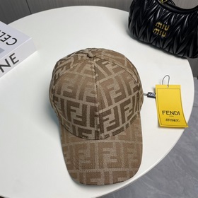 Бейсболка FENDI из серии Old Flower. Классическая модель FF, элег