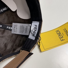 Бейсболка FENDI из серии Old Flower. Классическая модель FF, элег