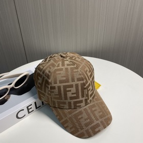 Бейсболка FENDI из серии Old Flower. Классическая модель FF, элег