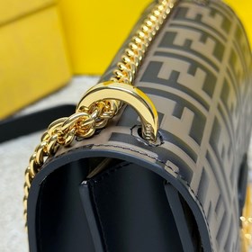 Улучшенная версия модели Fendi Kan I с добавлением арочного моста