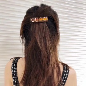 Gucci Резиновые заколки с бриллиантами. Модный и универсальный ди