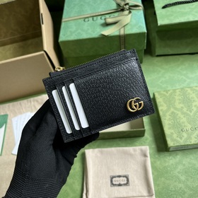 Карман для карт из серии GG Marmont. Каждый сезон бренд воплощает