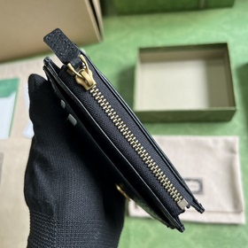 Карман для карт из серии GG Marmont. Каждый сезон бренд воплощает