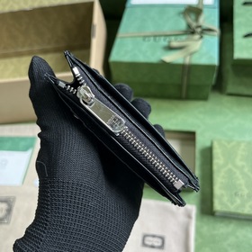 Карман для карт из серии GG Marmont. Каждый сезон бренд воплощает