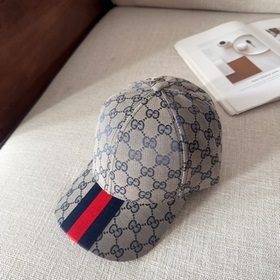 GUCCI Гуччи, лаконичная бейсболка, очень модная! Спортивный стиль
