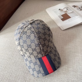 GUCCI Гуччи, лаконичная бейсболка, очень модная! Спортивный стиль